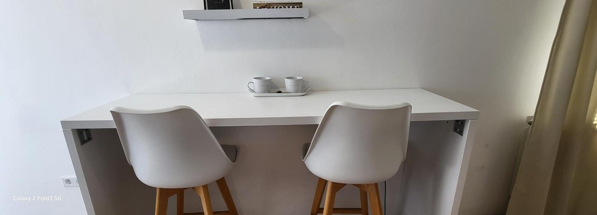Sleep And Drive White Apartment